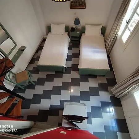 Ariadni & Konukevi *