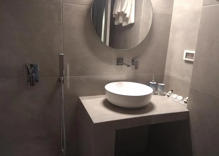 Ariadni & Konukevi *